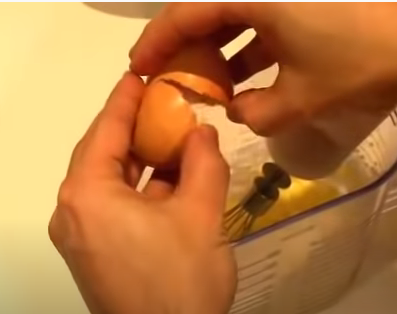 Agregando los huevos 